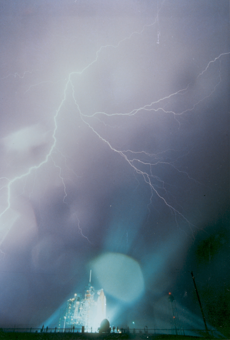 Illustration for article titled Lightning and Rockets Don't Mix, Even for the Space Shuttle
